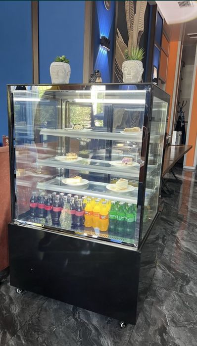 Витринный Холодильник
