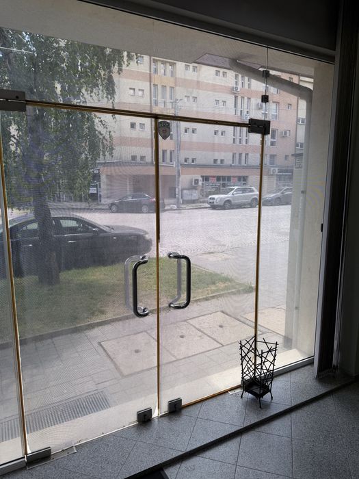 Витрина с обков