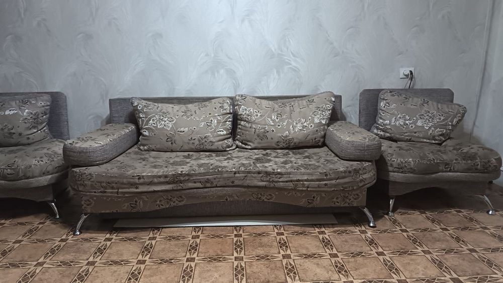 Продам диван и два кресла