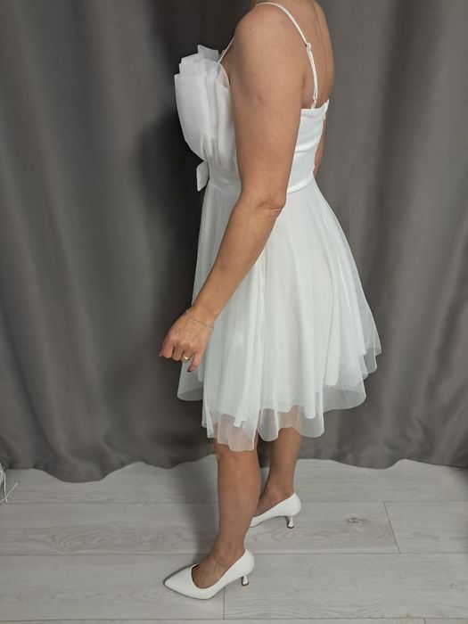 Vând rochie mărimea 38 preț 180