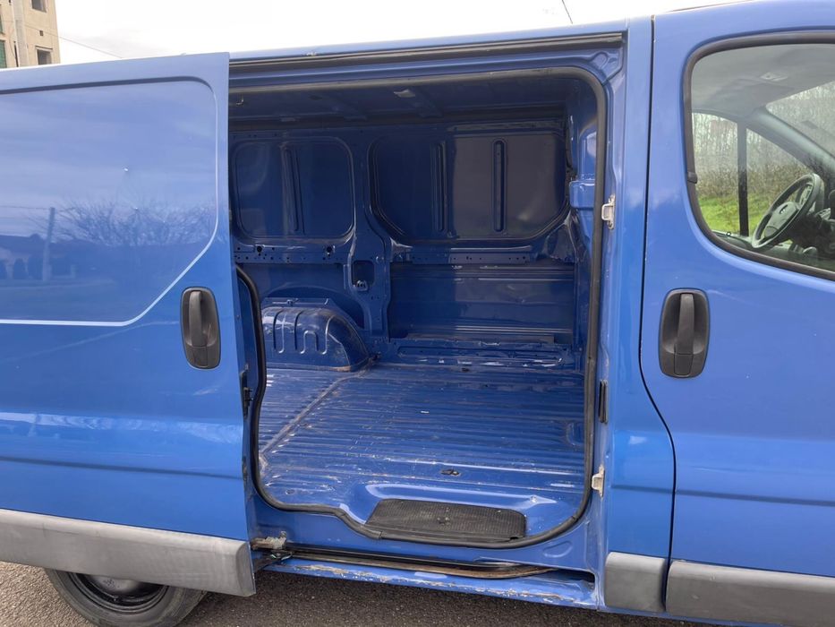 Opel Vivaro 3 locuri