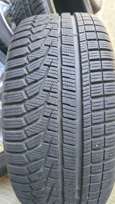 Перфектни гуми Hankook Icept Evo 2 235/45/18 XL зимни