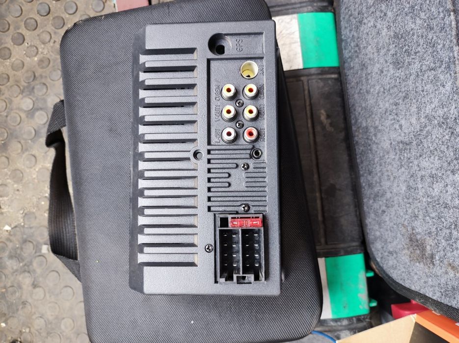 Магнитола и сабвуфер бочка