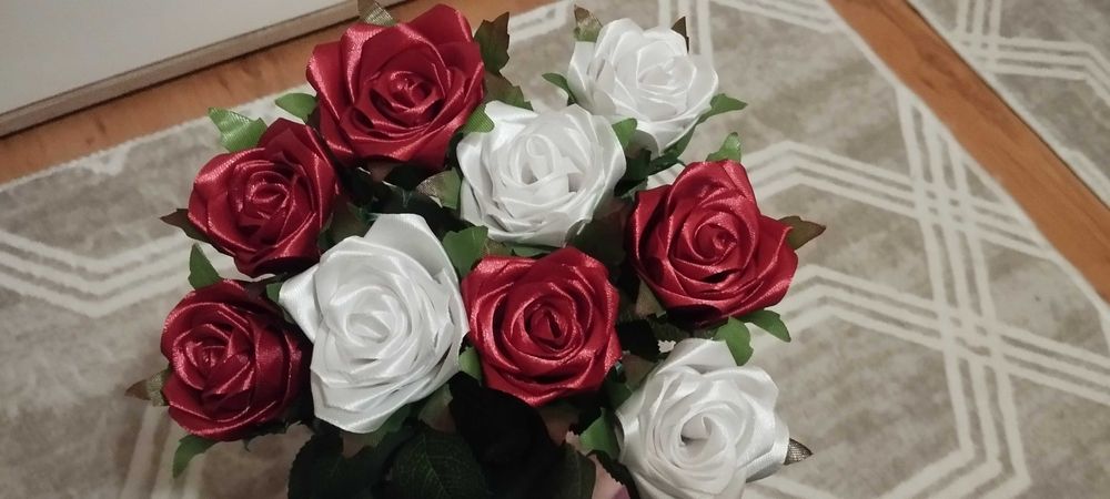 Сатенени рози за всеки повод