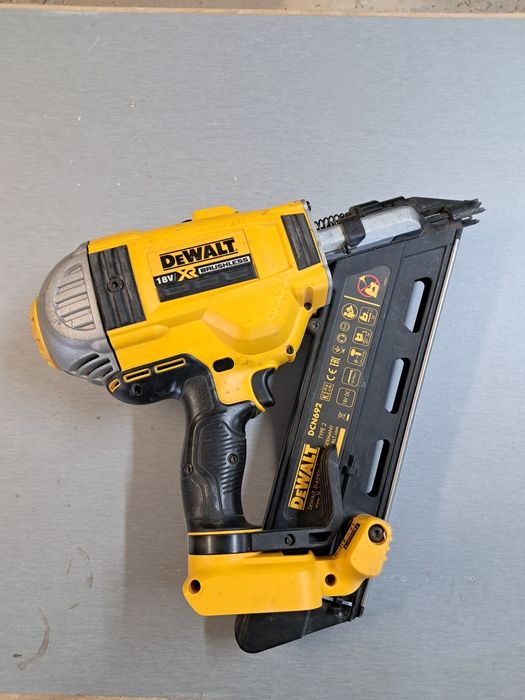 Такер Dewalt dsn692