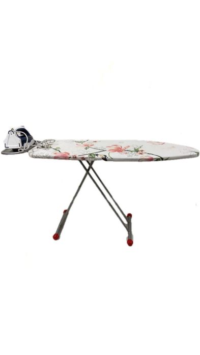 Гладильная доска с утюгом