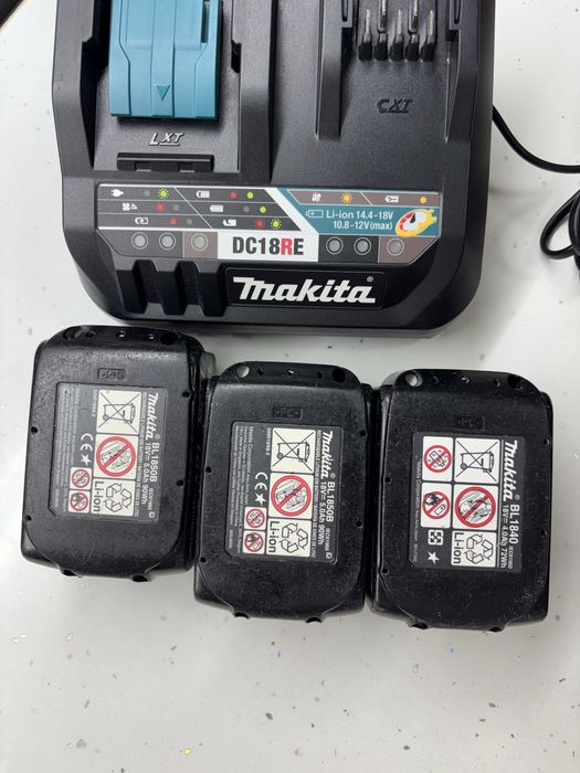 Incarcator makita 18v si 12v +baterii