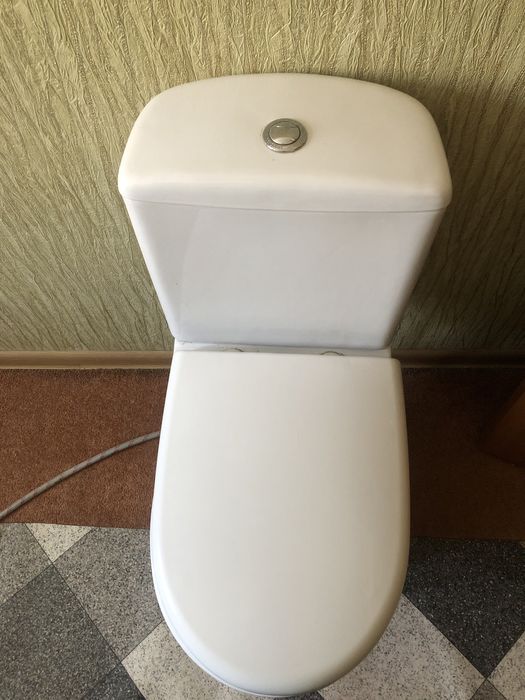 Унитаз  импортный , рабочий  Чистый