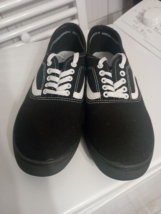 Vând Tenesi noi Nr 43