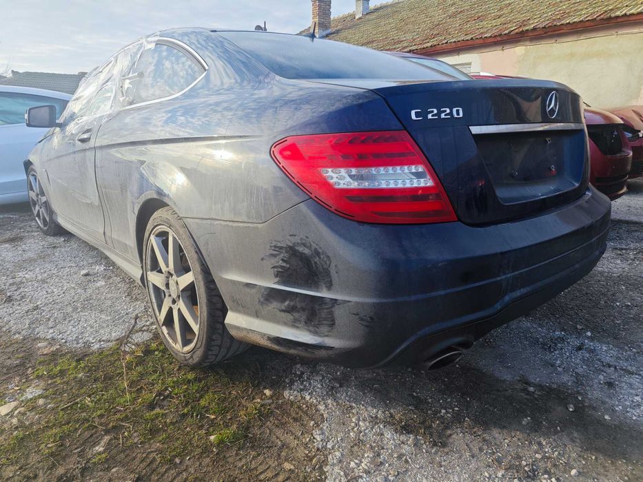 На Части Mercedes W204 Coupe C class 651 автомат 76000 на километраж