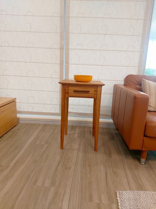 Помощна масичка от череша масив