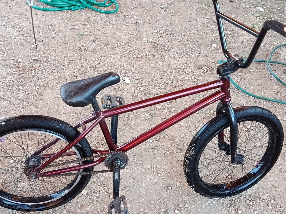 Велосипед BMX в хорошем состоянии