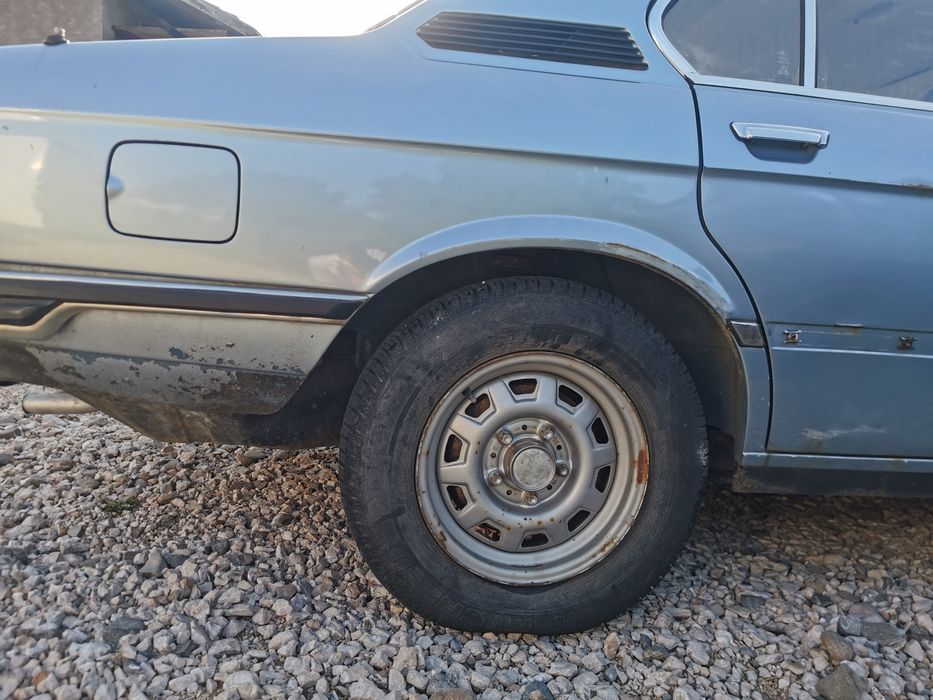 BMW 518 E12, benzina