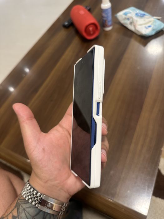 Продавам Samsung Galaxy Z fold 7 512 GB 2 години гаранция. Закупен на 6.03.2026г.