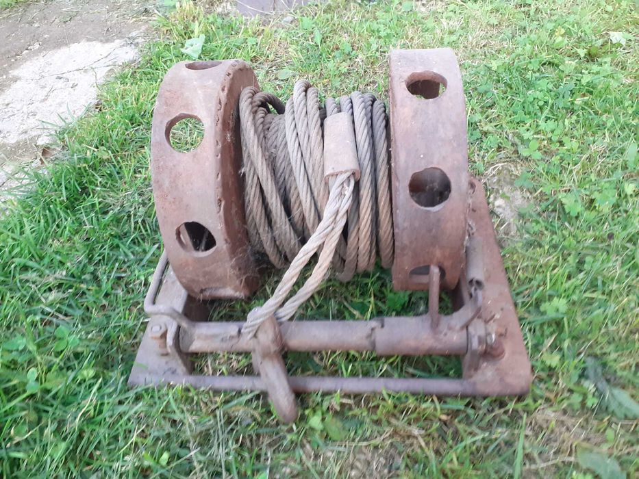 Продам ручную лебедку с тросом