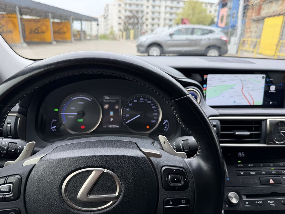 Lexus is 300h hibrid