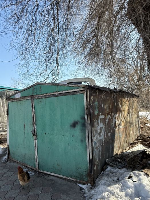 Советский гараж черный металл
