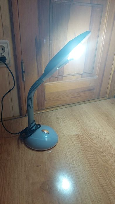 Настольная лампа