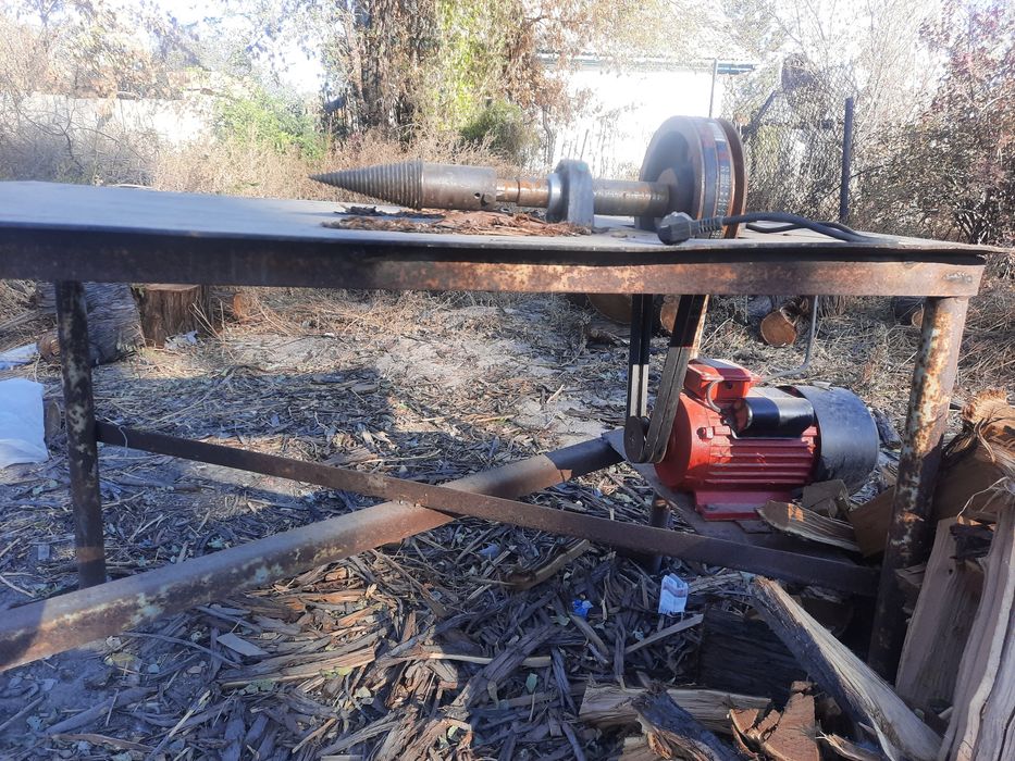 Продам винтовой дровокол