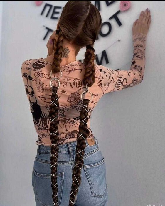 Плитки - на карабинери.