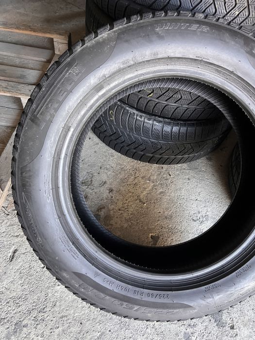 2 anvelope iarna 225/60/18 , pirelli , runflat , 6 mm