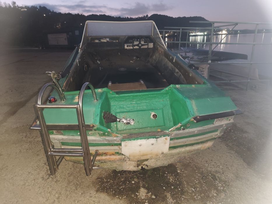 Продавам Лодка без двигател