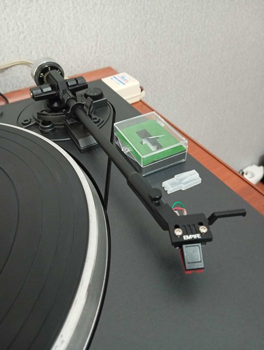 ONKYO проигрыватель винил дисков.