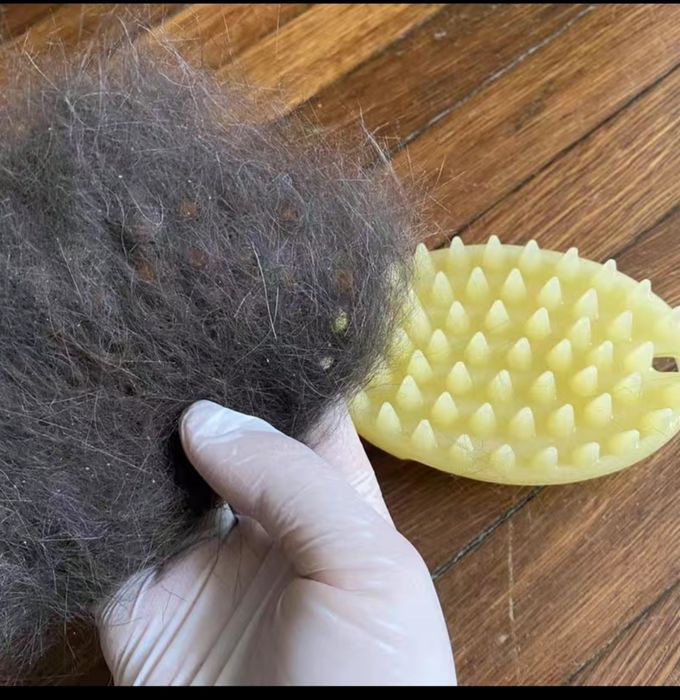 Щётка для вычесывания шерсти