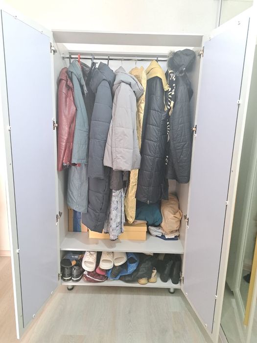 Продам белый шкаф