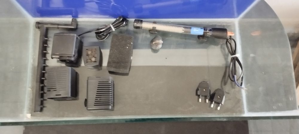 Vând acvariu  54L