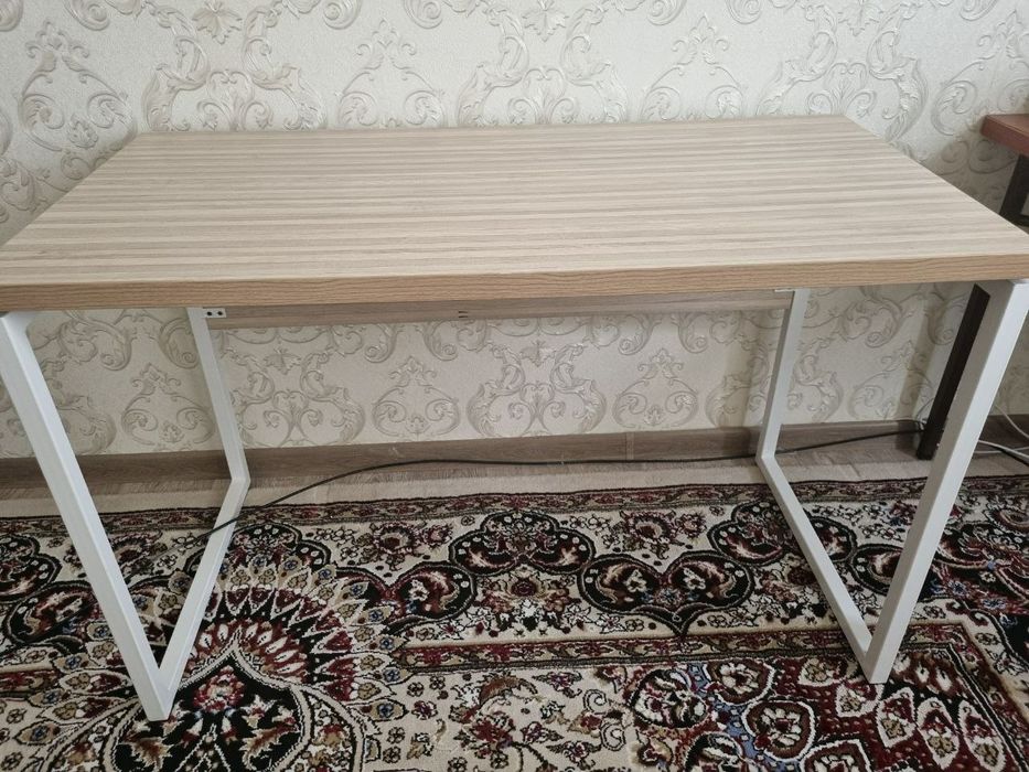 Pisminniy   stol