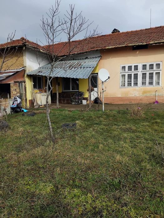 Продава се Къща в Търговище, Запад 1 - 80 кв.м за 1 €/кв.м - Снимка #1