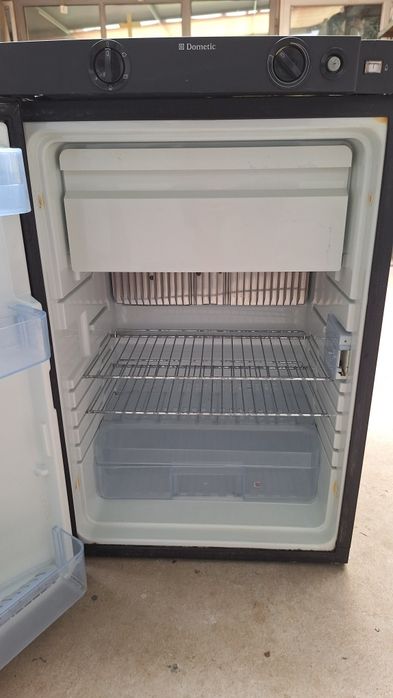 Хладилник  Dometic за кемпер/ каравана на газ, 12 V  и 220 V