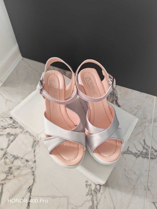 Сребристи дамски сандали №38 – като нови