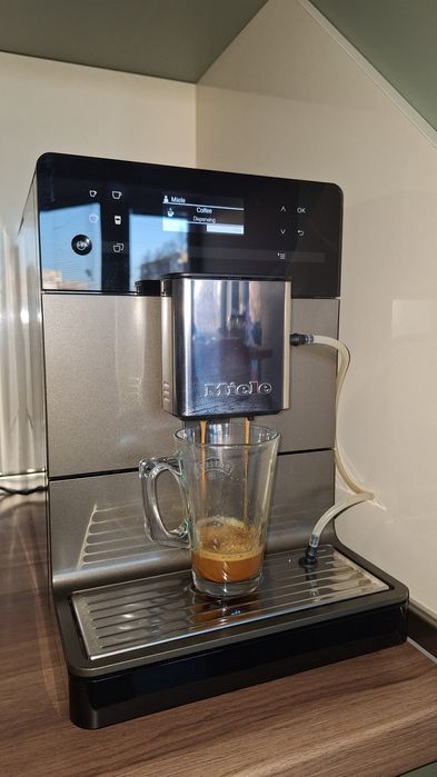Кафевтомат MIELE CM5710
