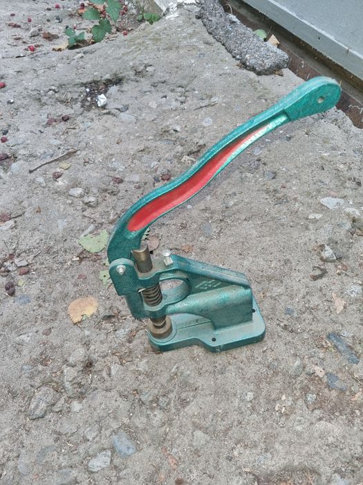 Пресс чугунный для люверсов