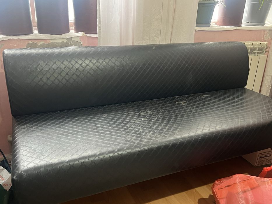 Диванчик из кожзама