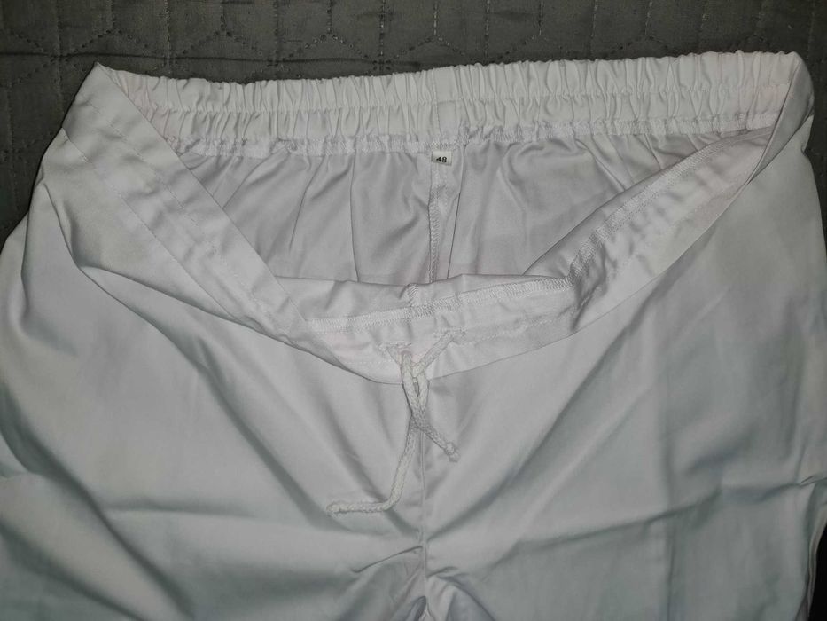 Pantaloni albi,  costum medical, nr. 48