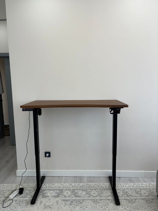 Компьютерный стол регулируемый высота