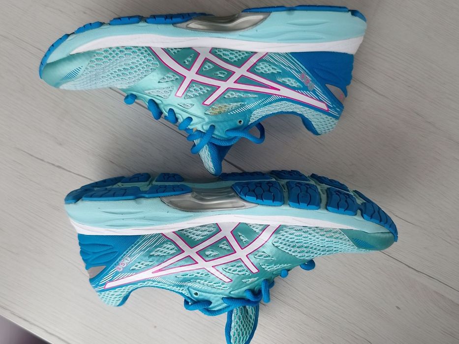 Маратонки  Asics 38 номер
