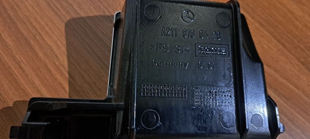 Поставка (конзола) за чаши Мерцедес цлс + пепелник