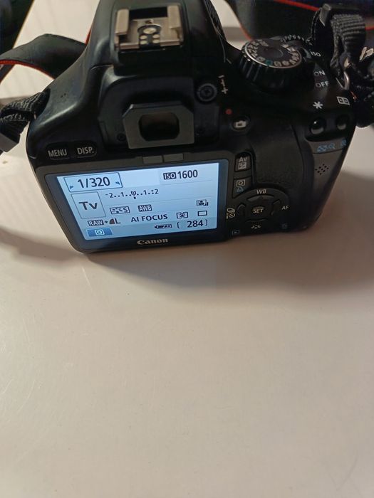 Vând aparat  foto Canon Eos 550D