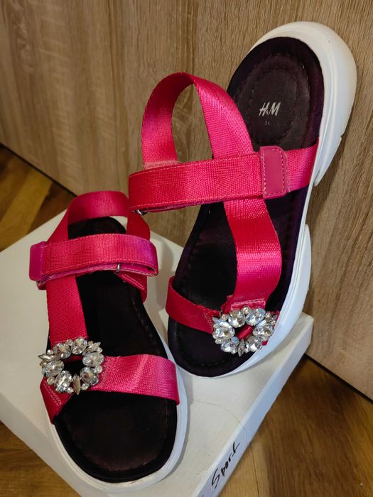 Продавам сандали