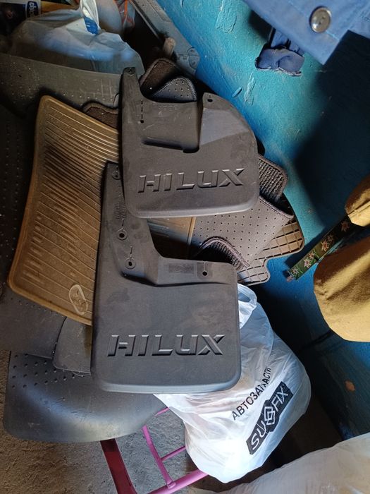 Продам брызговики на Hilux