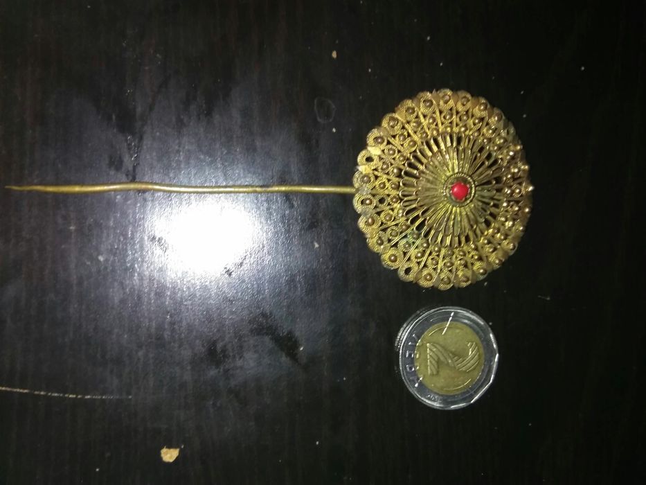 Продавам сребърна брошка тип игла с Филигран гранулация Позлата