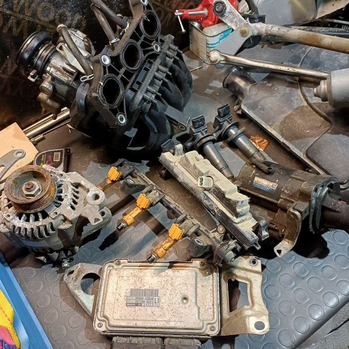 Toyota Yaris 1.0 69к.с.на части