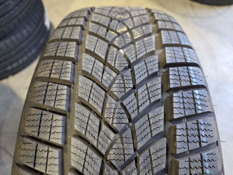 215/50/19 GOODYEAR 2бр