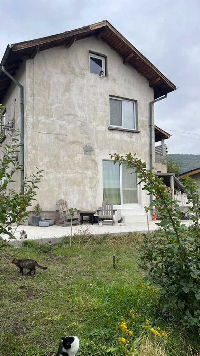 Масивна къща в село Вискяр