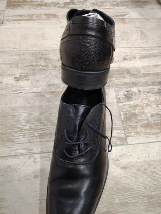 2 perechi pantofi din piele naturală mărimea 45  -150 lei ambele perechi