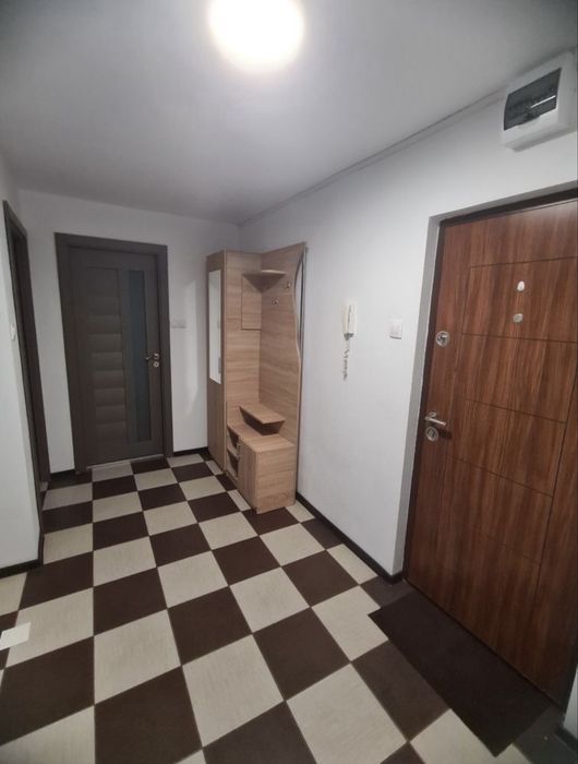 Închiriez apartament MODERN 2 camere cf. 1 decomandat etaj 2 Reșița